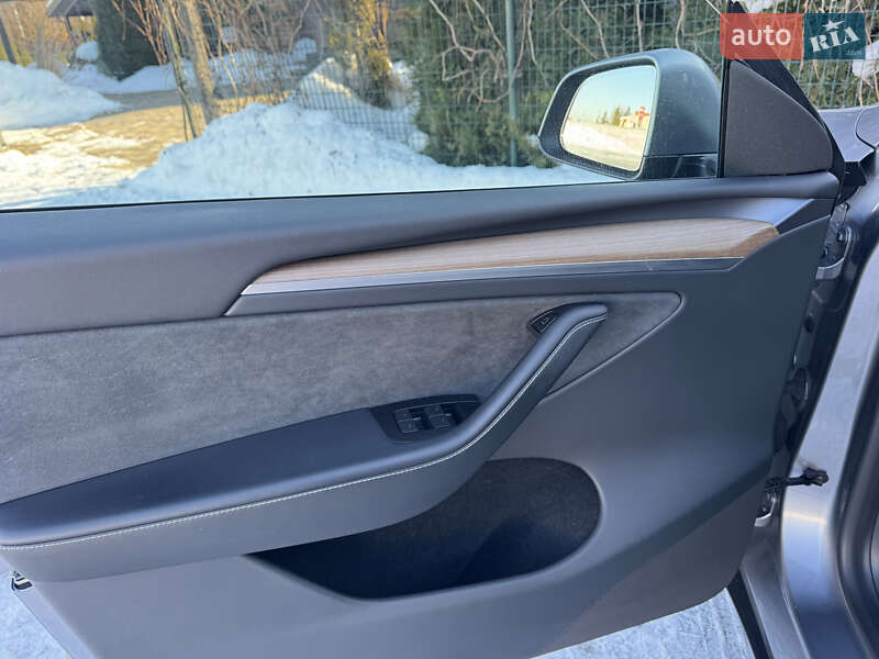 Внедорожник / Кроссовер Tesla Model Y 2023 в Стрые