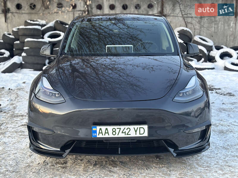 Внедорожник / Кроссовер Tesla Model Y 2024 в Киеве