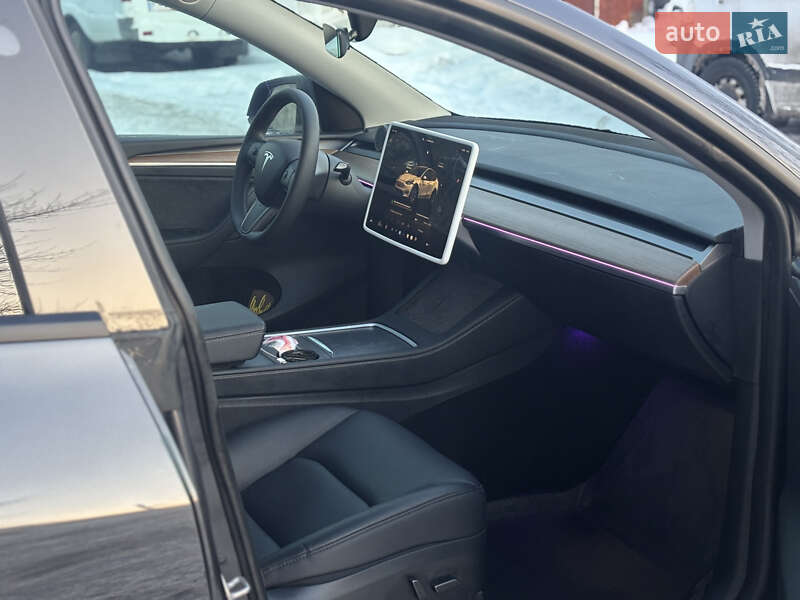 Внедорожник / Кроссовер Tesla Model Y 2024 в Киеве