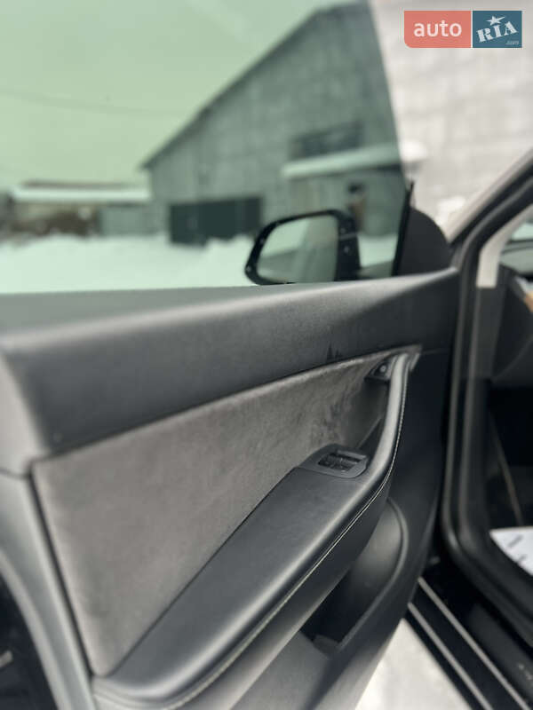 Внедорожник / Кроссовер Tesla Model Y 2021 в Ивано-Франковске