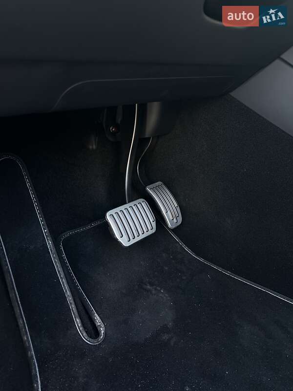 Внедорожник / Кроссовер Tesla Model Y 2025 в Харькове