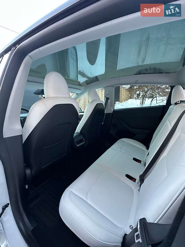 Позашляховик / Кросовер Tesla Model Y 2024 в Тячеві