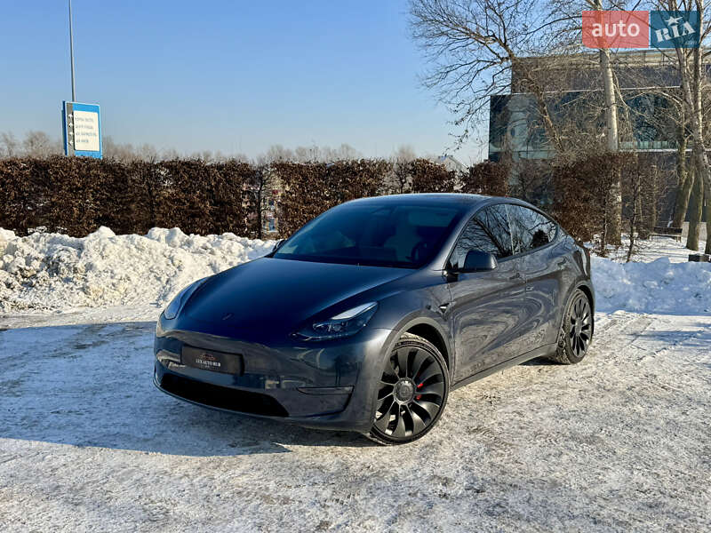 Внедорожник / Кроссовер Tesla Model Y 2024 в Киеве