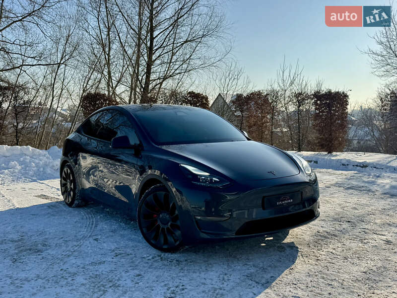 Внедорожник / Кроссовер Tesla Model Y 2024 в Киеве