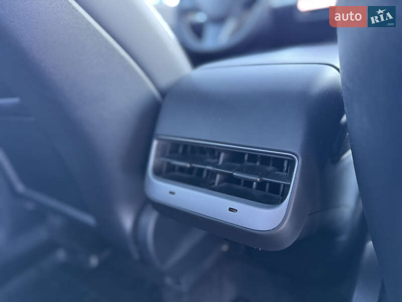 Позашляховик / Кросовер Tesla Model Y 2022 в Львові