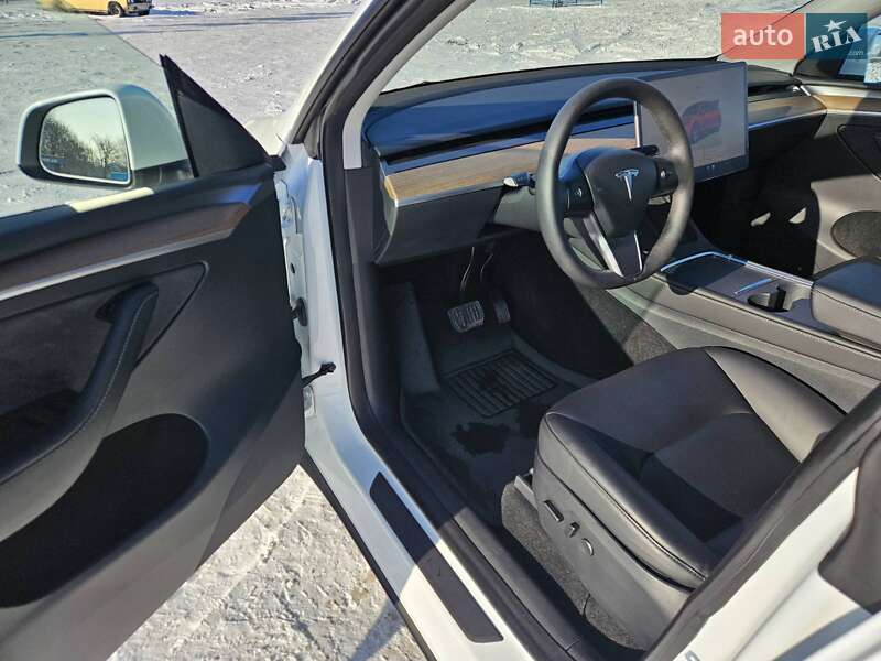 Позашляховик / Кросовер Tesla Model Y 2023 в Дніпрі