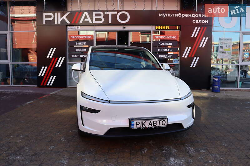 Tesla Model Y 2025 Tesla Model Y 2025