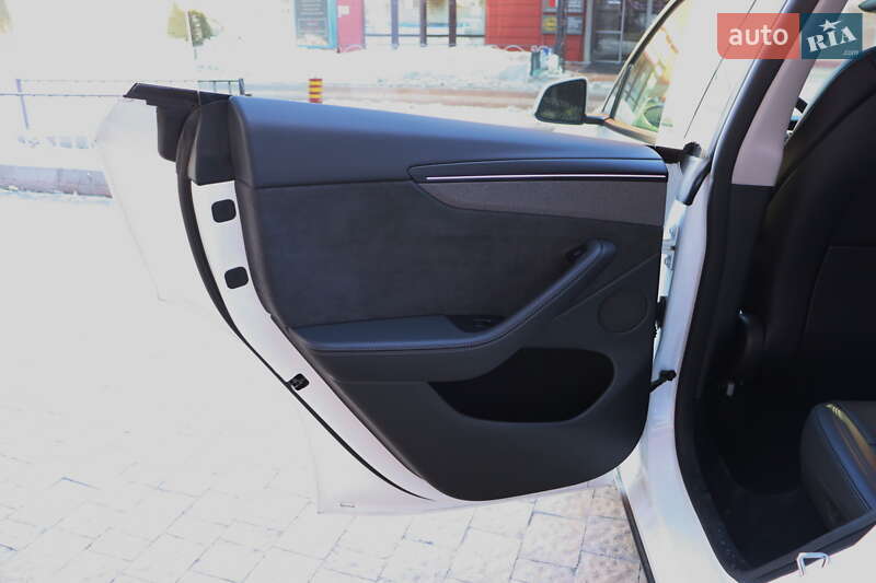 Внедорожник / Кроссовер Tesla Model Y 2025 в Львове фото 26 Внедорожник / Кроссовер Tesla Model Y 2025 в Львове