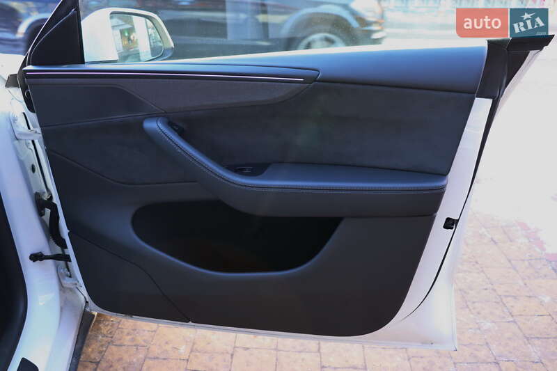 Внедорожник / Кроссовер Tesla Model Y 2025 в Львове фото 38 Внедорожник / Кроссовер Tesla Model Y 2025 в Львове