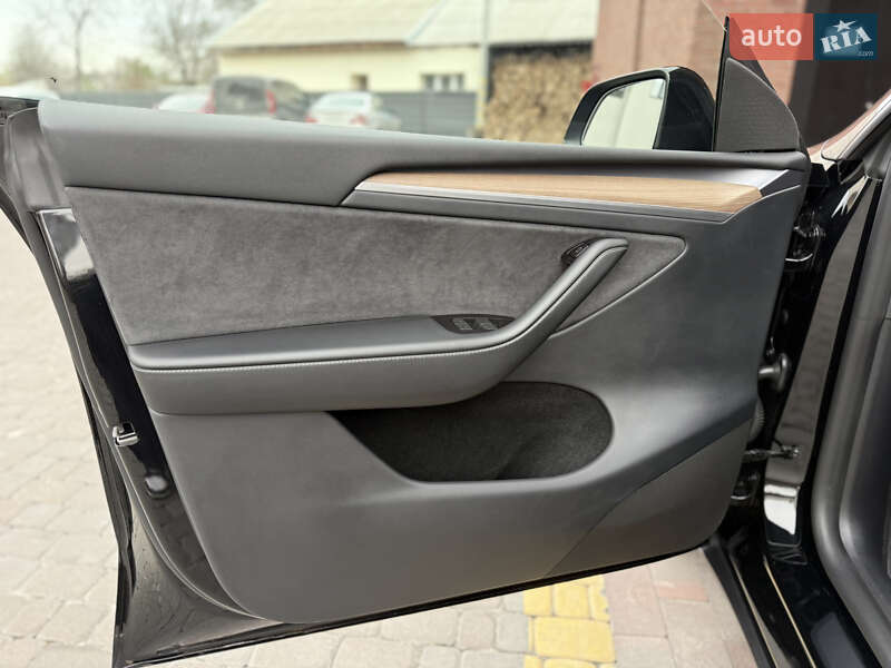 Позашляховик / Кросовер Tesla Model Y 2023 в Києві фото 29 Позашляховик / Кросовер Tesla Model Y 2023 в Києві