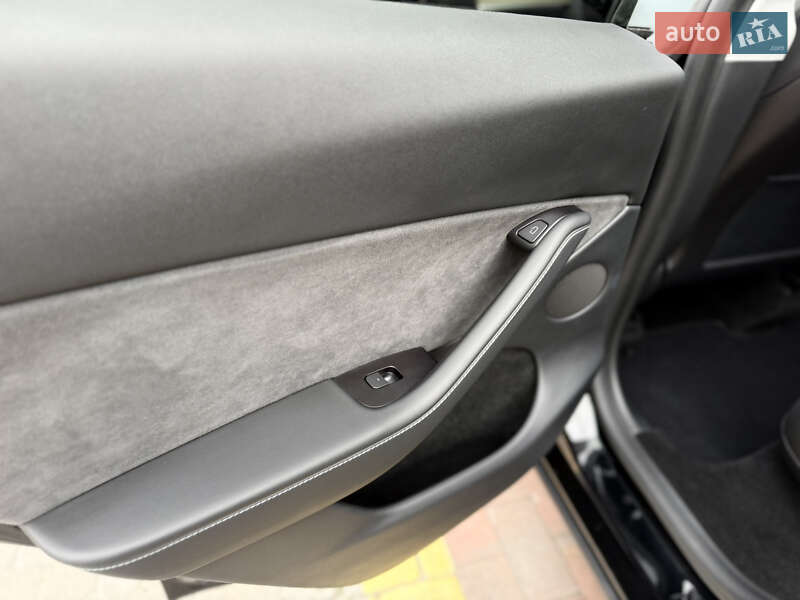 Позашляховик / Кросовер Tesla Model Y 2023 в Києві фото 40 Позашляховик / Кросовер Tesla Model Y 2023 в Києві