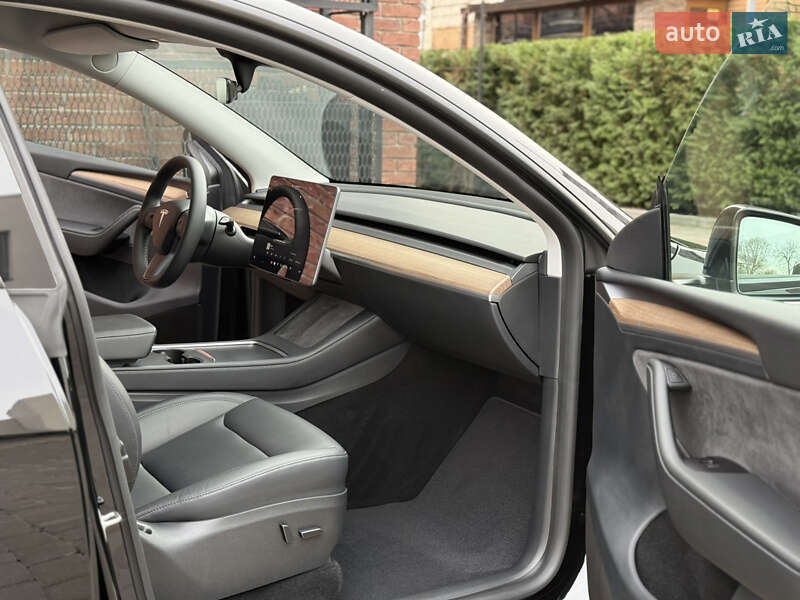 Позашляховик / Кросовер Tesla Model Y 2023 в Києві фото 54 Позашляховик / Кросовер Tesla Model Y 2023 в Києві