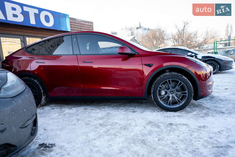 Внедорожник / Кроссовер Tesla Model Y 2024 в Киеве