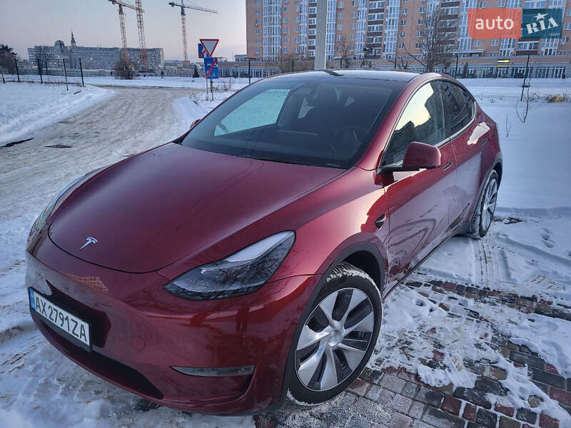 Tesla Model Y 2024
