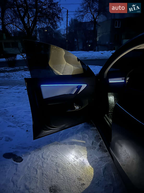 Позашляховик / Кросовер Tesla Model Y 2020 в Кам'янському