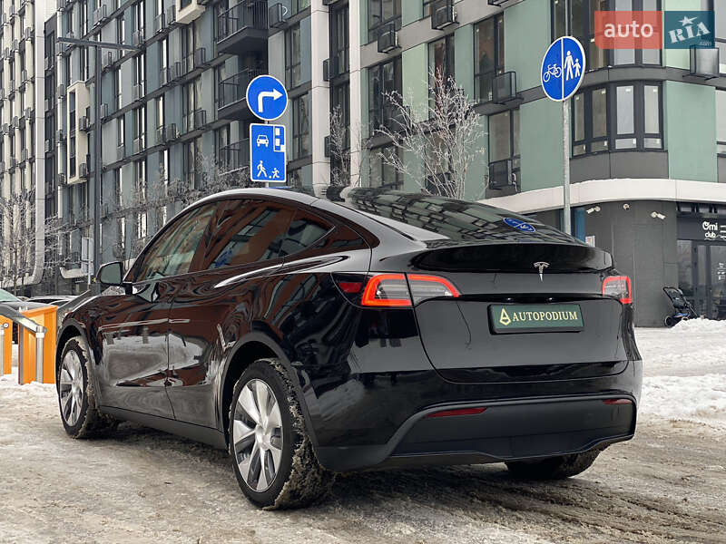 Внедорожник / Кроссовер Tesla Model Y 2024 в Киеве