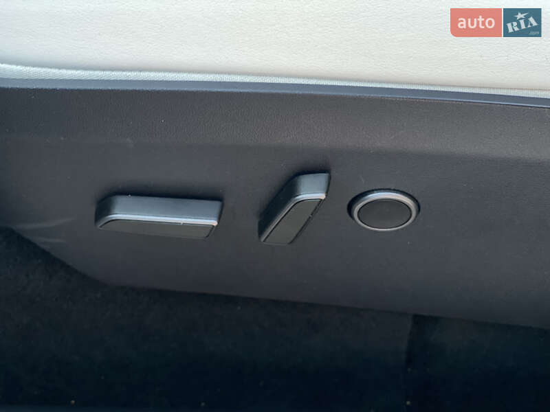 Внедорожник / Кроссовер Tesla Model Y 2024 в Киеве