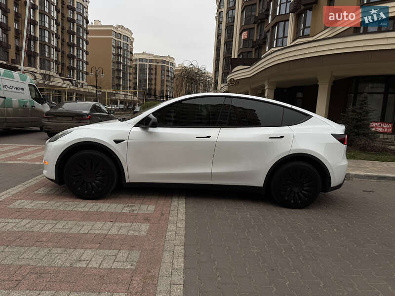 Внедорожник / Кроссовер Tesla Model Y 2024 в Киеве