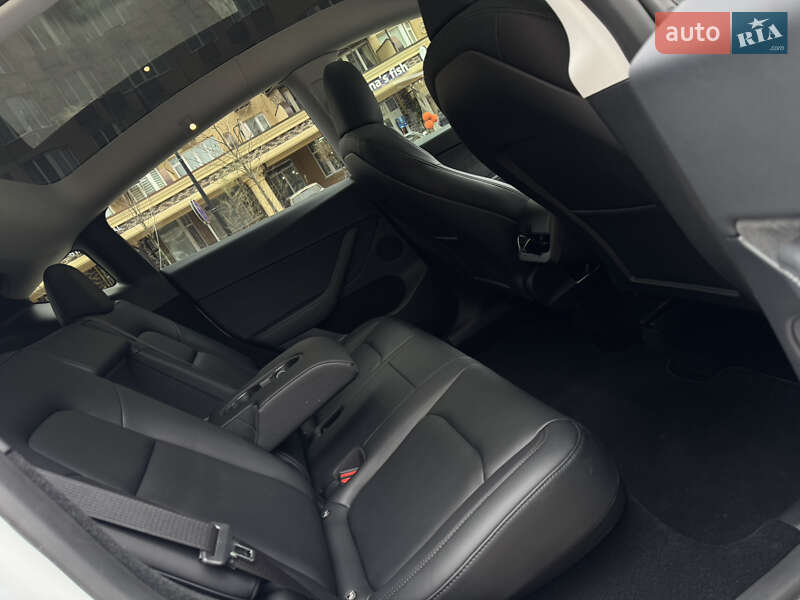 Внедорожник / Кроссовер Tesla Model Y 2024 в Киеве