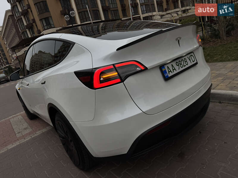 Внедорожник / Кроссовер Tesla Model Y 2024 в Киеве
