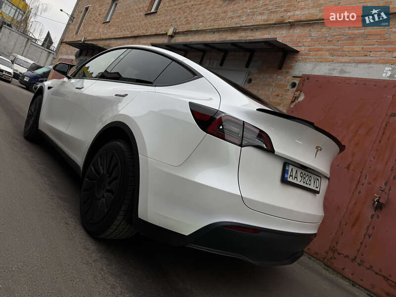 Внедорожник / Кроссовер Tesla Model Y 2024 в Киеве