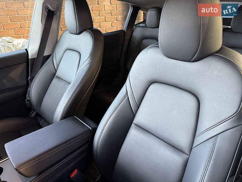 Позашляховик / Кросовер Tesla Model Y 2024 в Києві