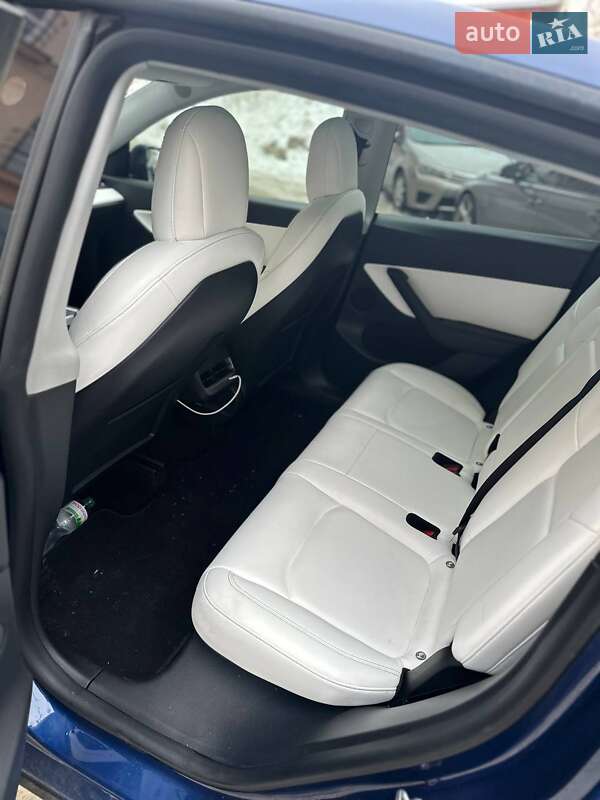Позашляховик / Кросовер Tesla Model Y 2021 в Львові
