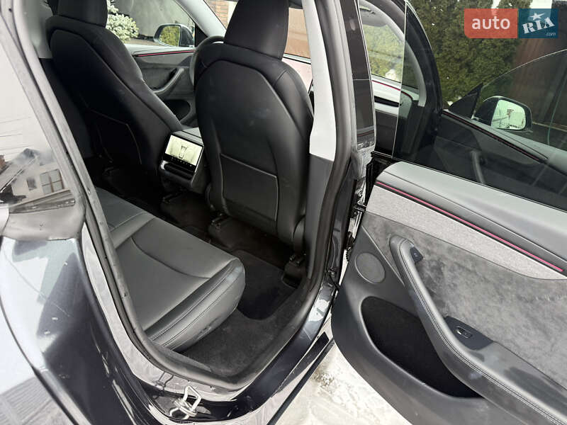 Позашляховик / Кросовер Tesla Model Y 2025 в Чернівцях