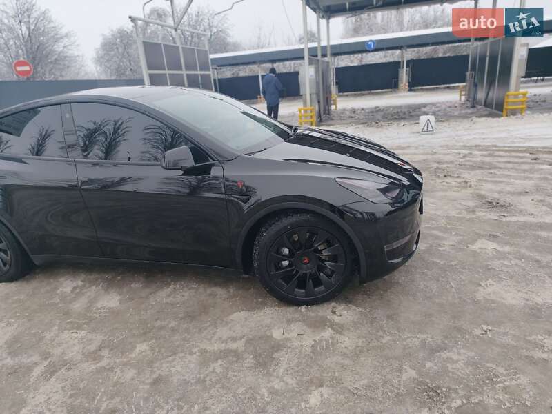 Внедорожник / Кроссовер Tesla Model Y 2021 в Киеве
