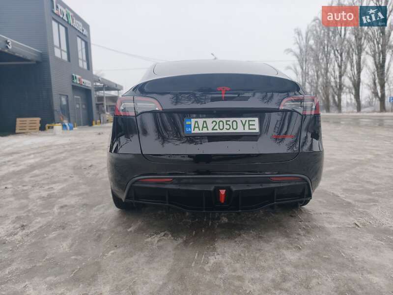 Внедорожник / Кроссовер Tesla Model Y 2021 в Киеве
