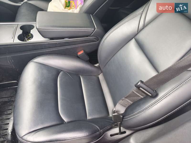 Внедорожник / Кроссовер Tesla Model Y 2021 в Киеве