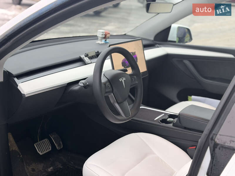 Внедорожник / Кроссовер Tesla Model Y 2023 в Киеве