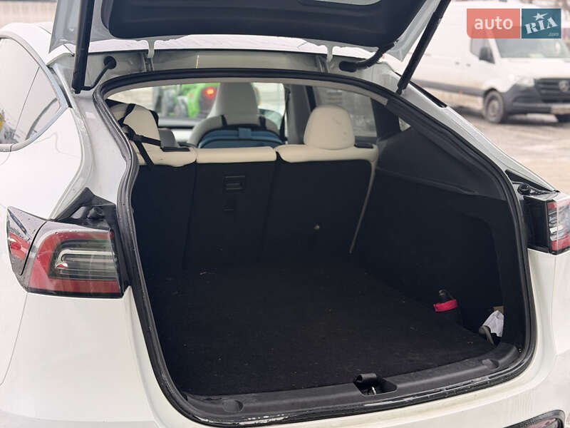 Внедорожник / Кроссовер Tesla Model Y 2023 в Киеве
