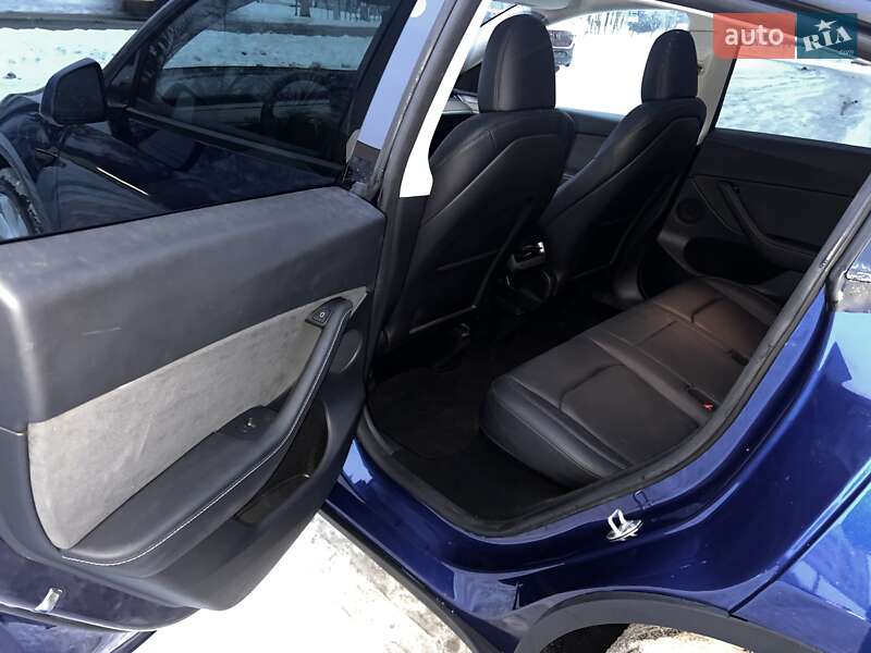 Внедорожник / Кроссовер Tesla Model Y 2024 в Киеве