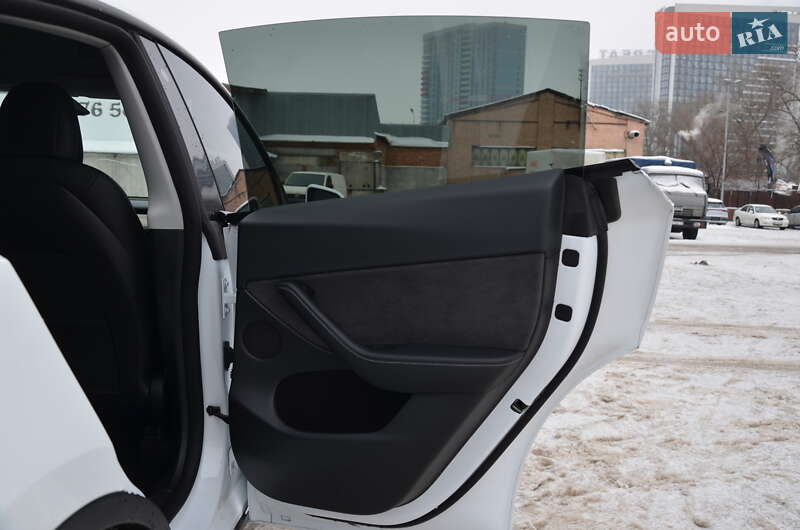 Позашляховик / Кросовер Tesla Model Y 2022 в Києві фото 54 Позашляховик / Кросовер Tesla Model Y 2022 в Києві