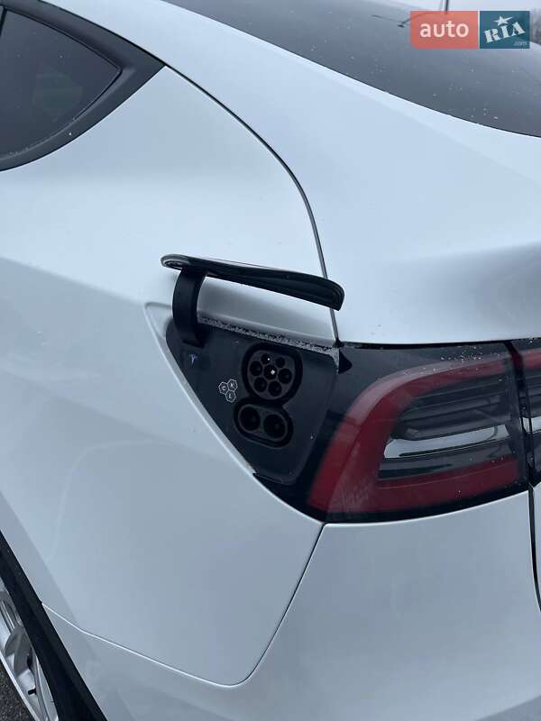 Внедорожник / Кроссовер Tesla Model Y 2024 в Киеве