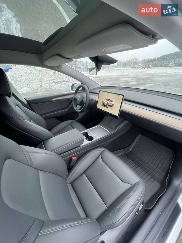 Внедорожник / Кроссовер Tesla Model Y 2024 в Киеве