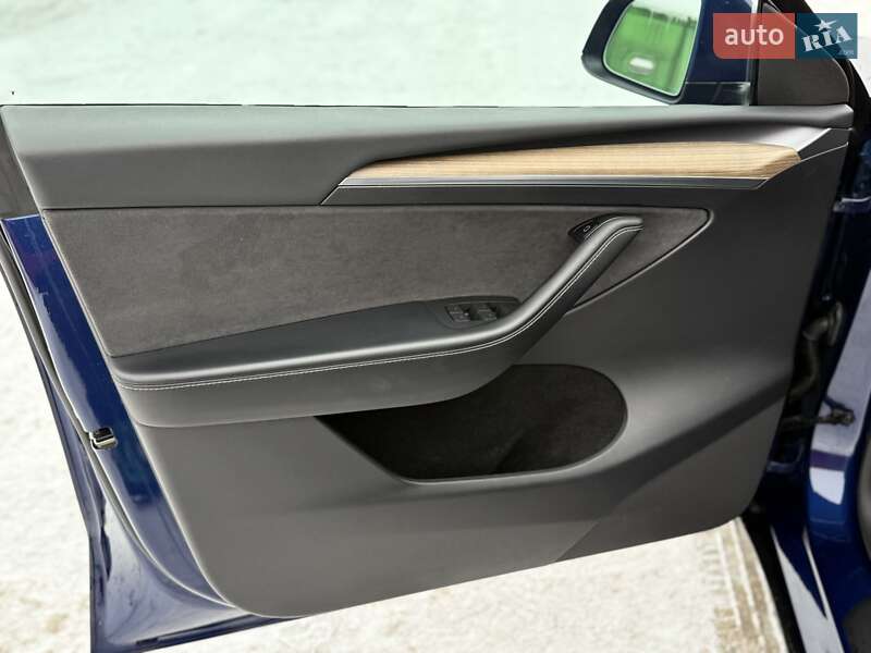 Позашляховик / Кросовер Tesla Model Y 2023 в Києві