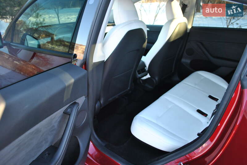 Позашляховик / Кросовер Tesla Model Y 2024 в Луцьку