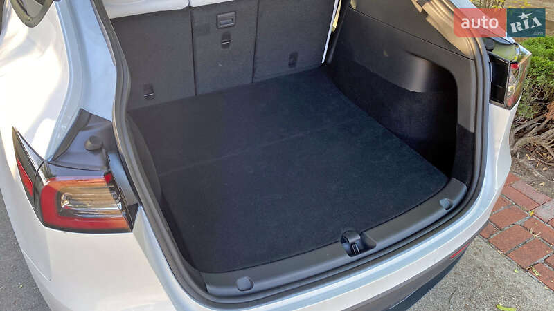 Внедорожник / Кроссовер Tesla Model Y 2024 в Днепре