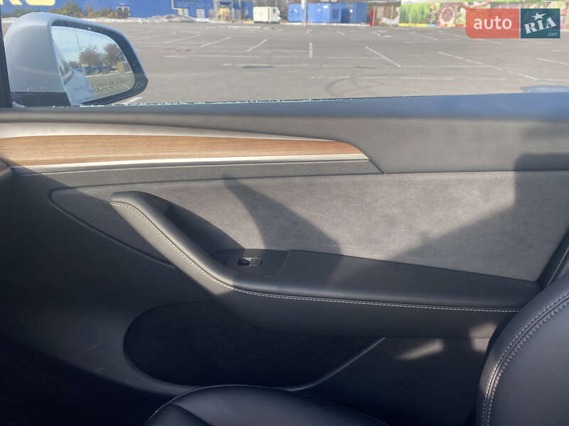 Внедорожник / Кроссовер Tesla Model Y 2023 в Днепре