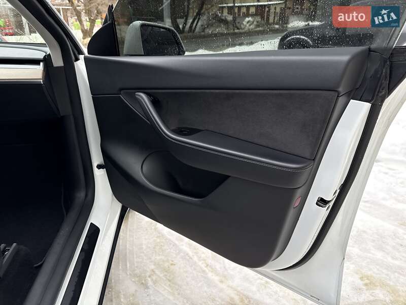 Внедорожник / Кроссовер Tesla Model Y 2020 в Львове