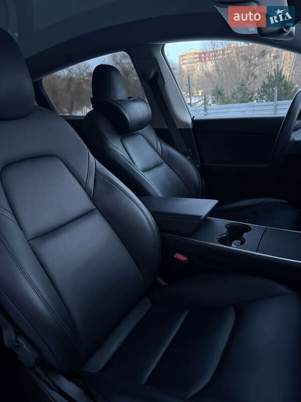 Внедорожник / Кроссовер Tesla Model Y 2021 в Луцке