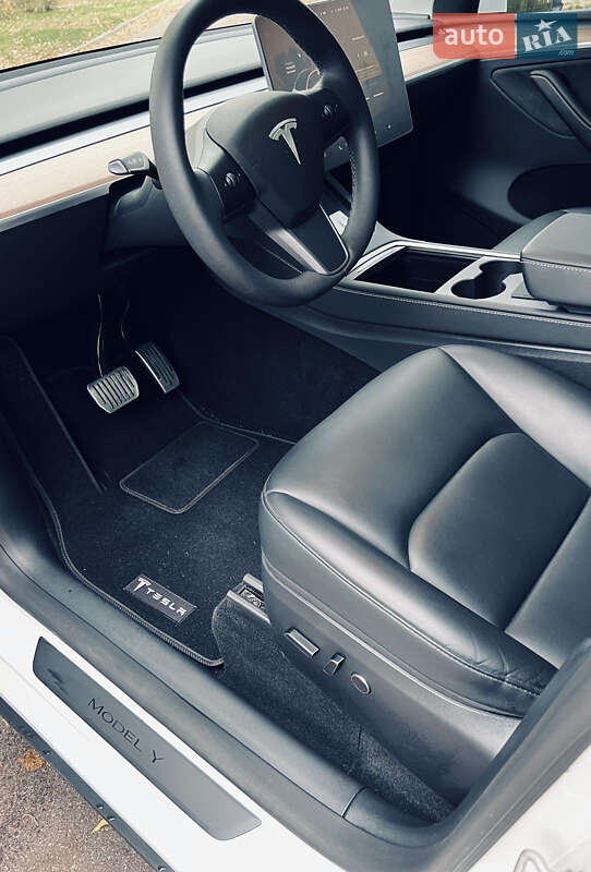 Внедорожник / Кроссовер Tesla Model Y 2023 в Киеве