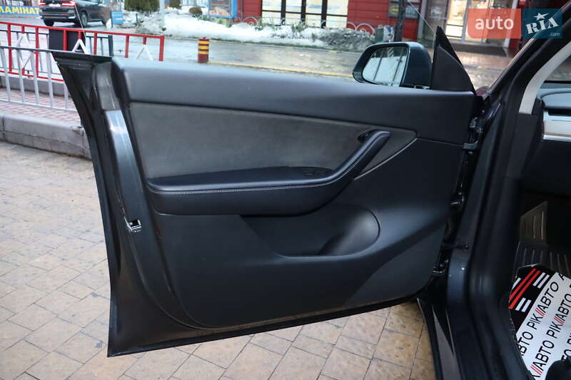 Позашляховик / Кросовер Tesla Model Y 2022 в Львові