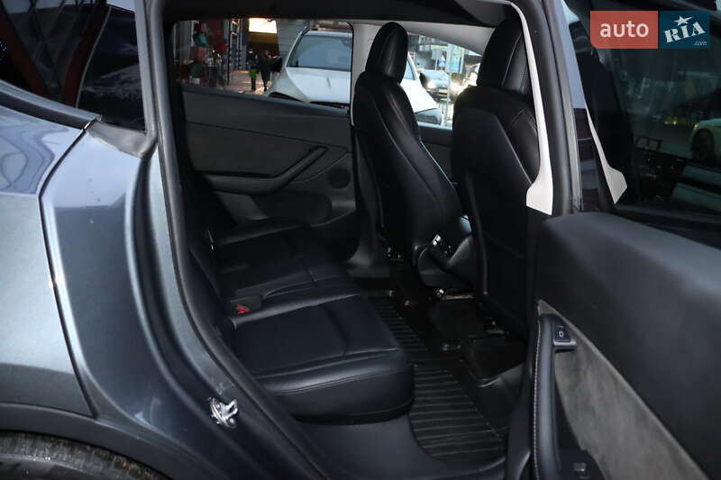 Позашляховик / Кросовер Tesla Model Y 2022 в Львові