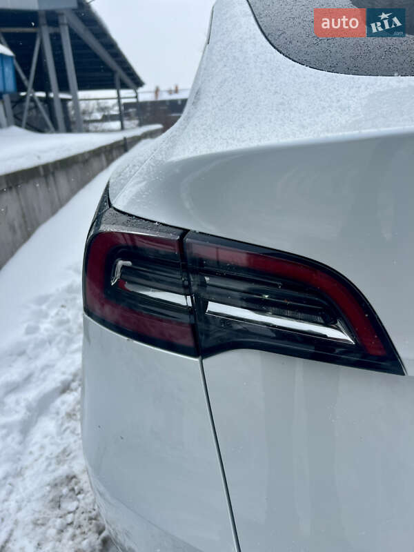 Внедорожник / Кроссовер Tesla Model Y 2023 в Киеве