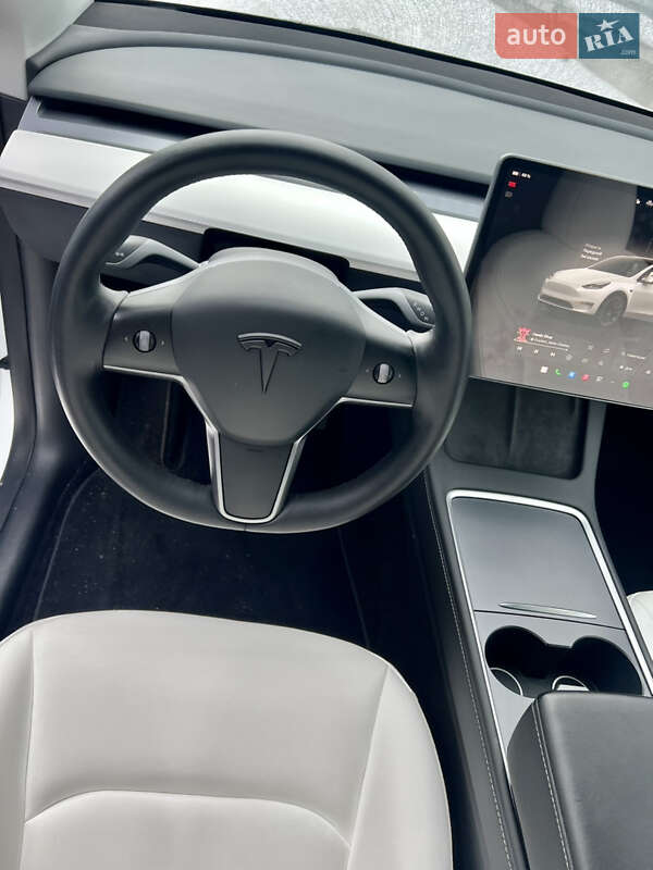 Внедорожник / Кроссовер Tesla Model Y 2023 в Киеве