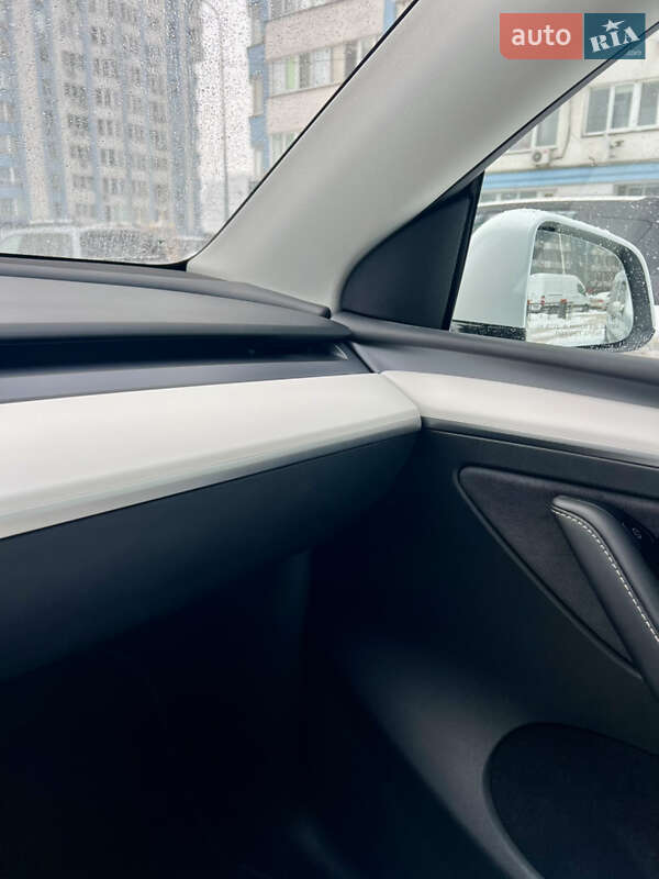 Внедорожник / Кроссовер Tesla Model Y 2023 в Киеве