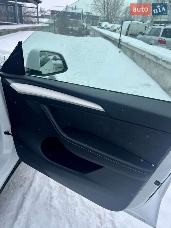 Внедорожник / Кроссовер Tesla Model Y 2023 в Киеве